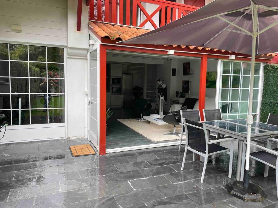 Casa Romantica En Hendaya Villa Exterior photo